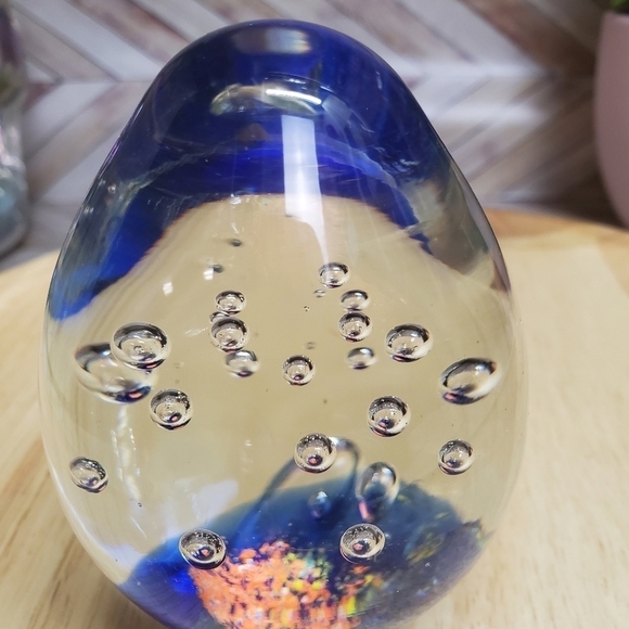 Beautiful Vintage Oval Bubble Under Water Paper Weight 3" Tall - Picture 5 of 10